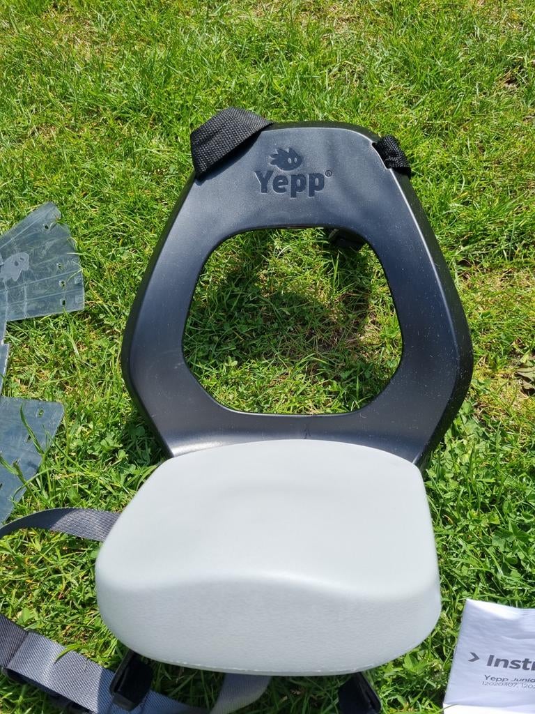 Nieuw fietsstoeltje Thule Yepp Junior, Fietsen en Brommers, Fietsaccessoires | Fietsstoeltjes, Ophalen