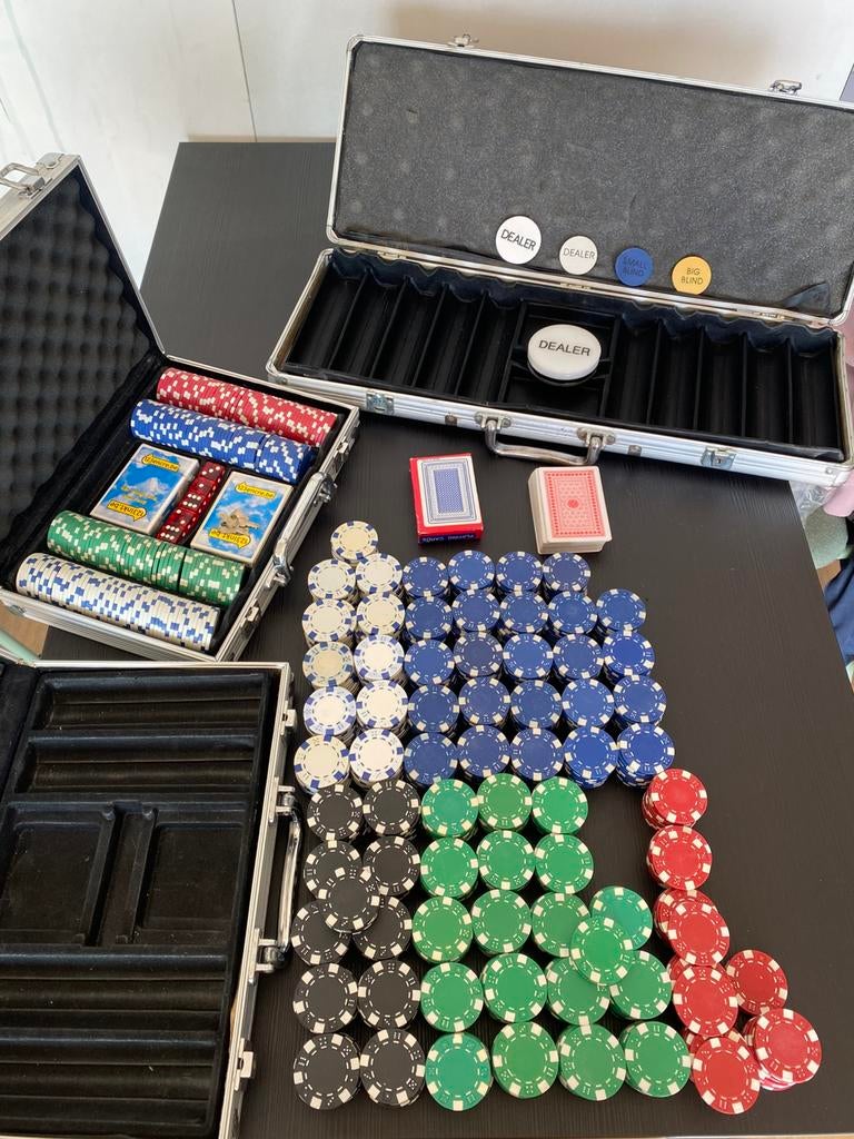 Pokerset + 1 grote kist + medium kisten + kaarten, Vijf spelers of meer, Ophalen, Zo goed als nieuw