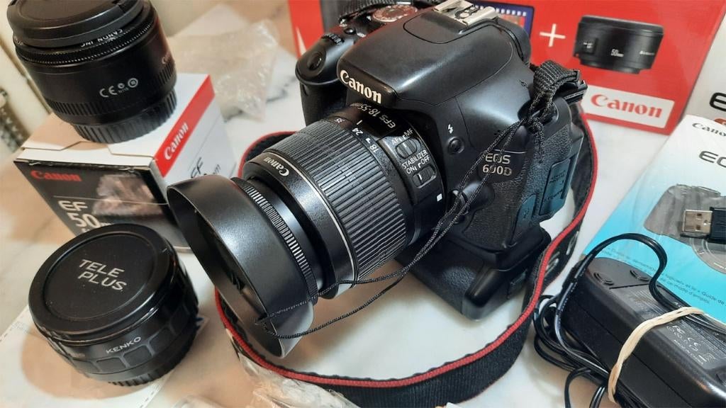 Canon EOS 600D très bon état pack 3 objectifs et plus..., 18 Mégapixel, Canon, Reconditionné, Enlèvement