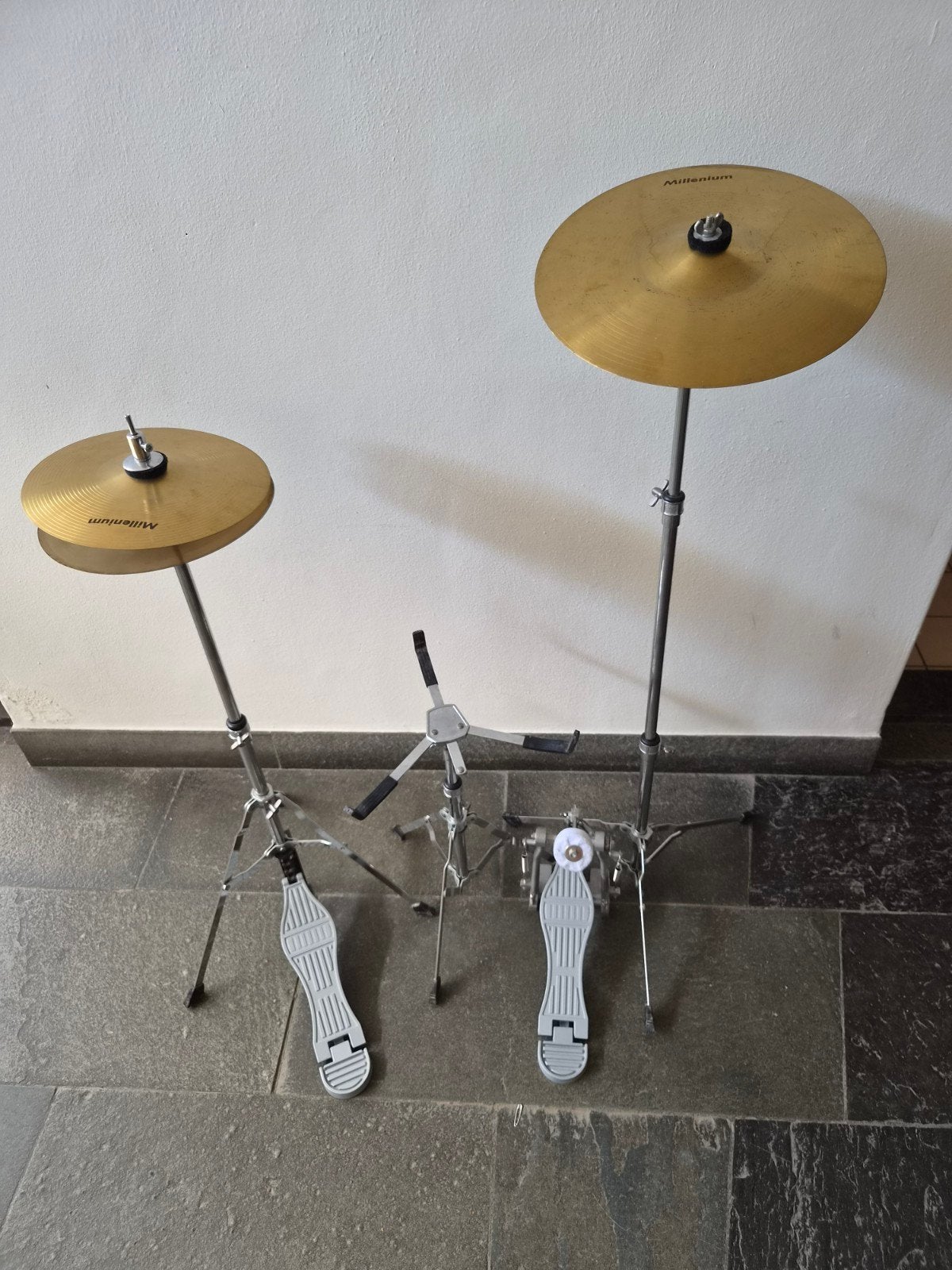 Statieven, pedalen, cymbalen, kruk en stokken (hardare set), Muziek en Instrumenten, Ophalen