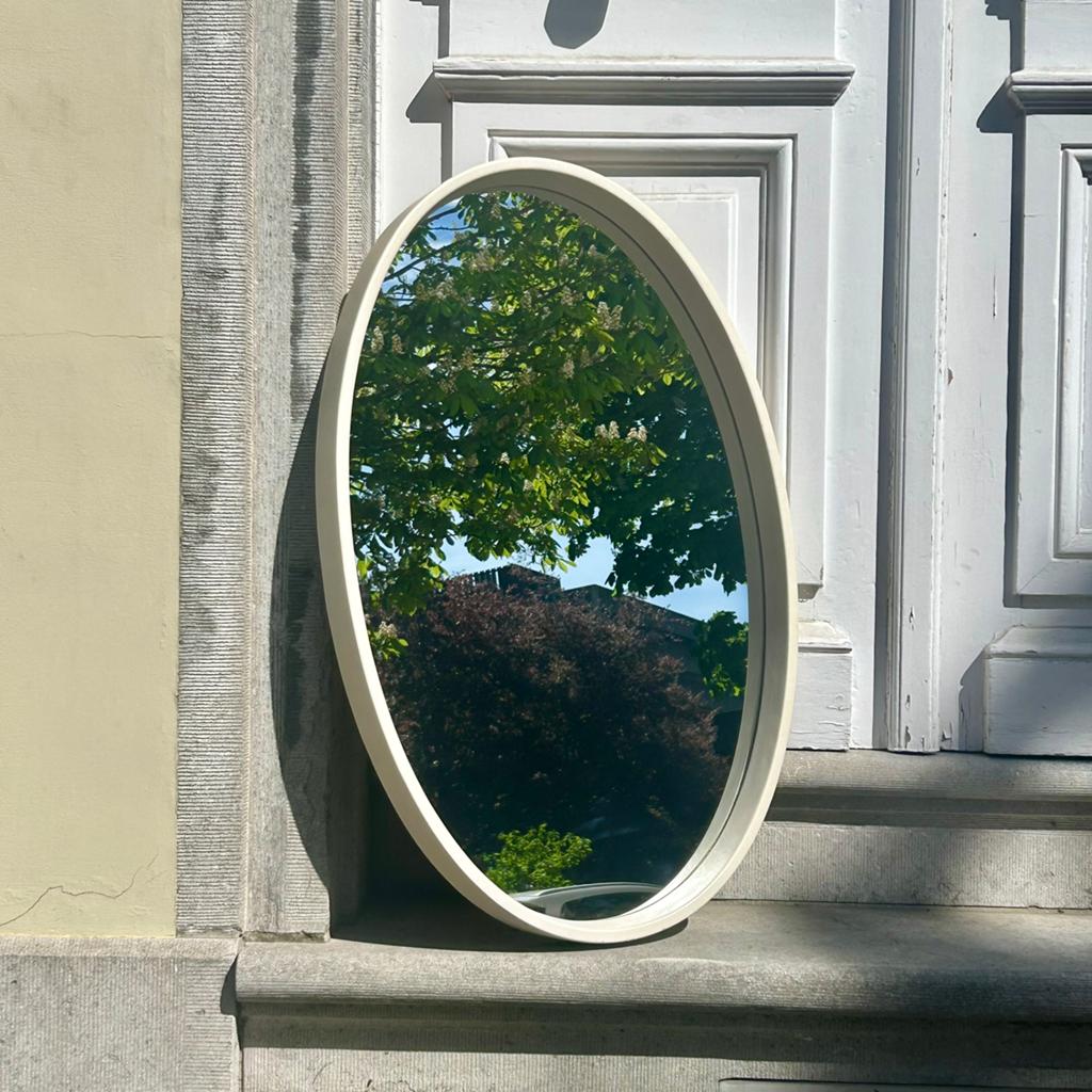 Miroir ovale vintage avec cadre en cuir, 1960, Antiquités & Art, Enlèvement, Ovale, 50 à 100 cm, Moins de 100 cm