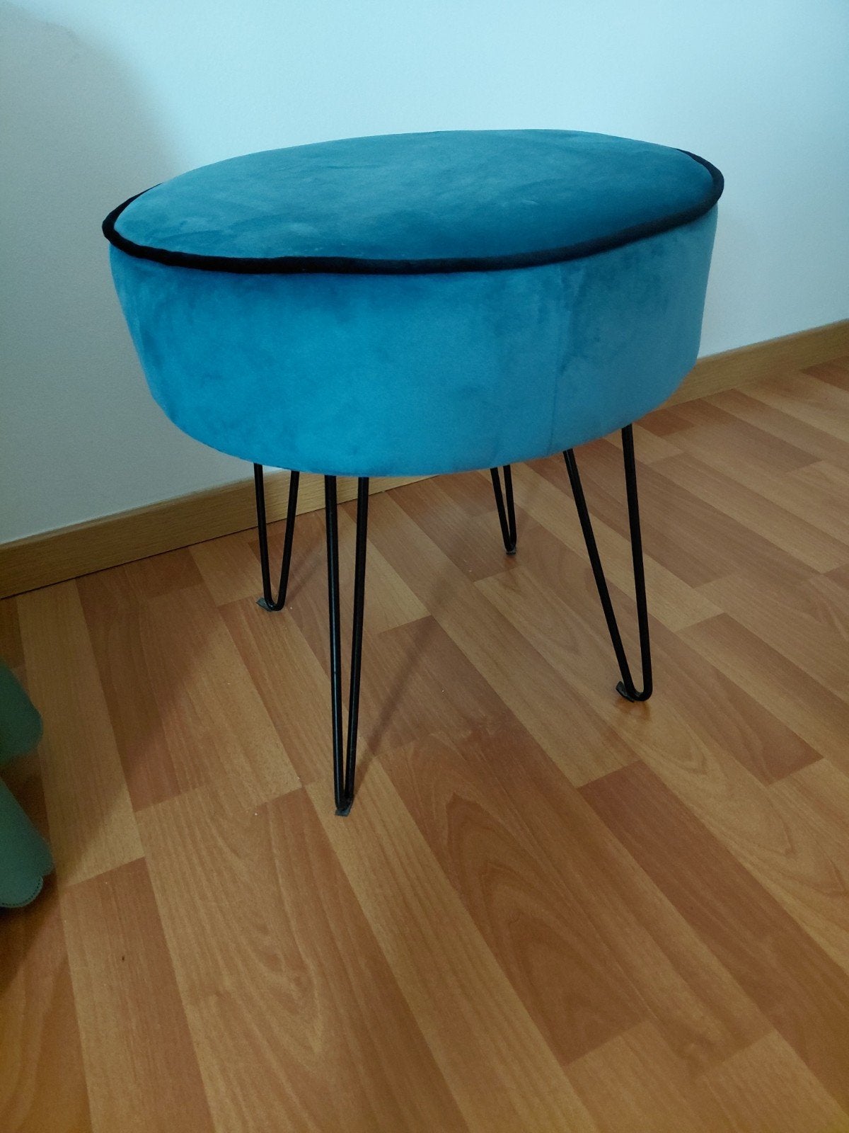 poef, blauw veloers, hoogte 40cm. doormeter 40cm, Huis en Inrichting, Krukjes, Ophalen