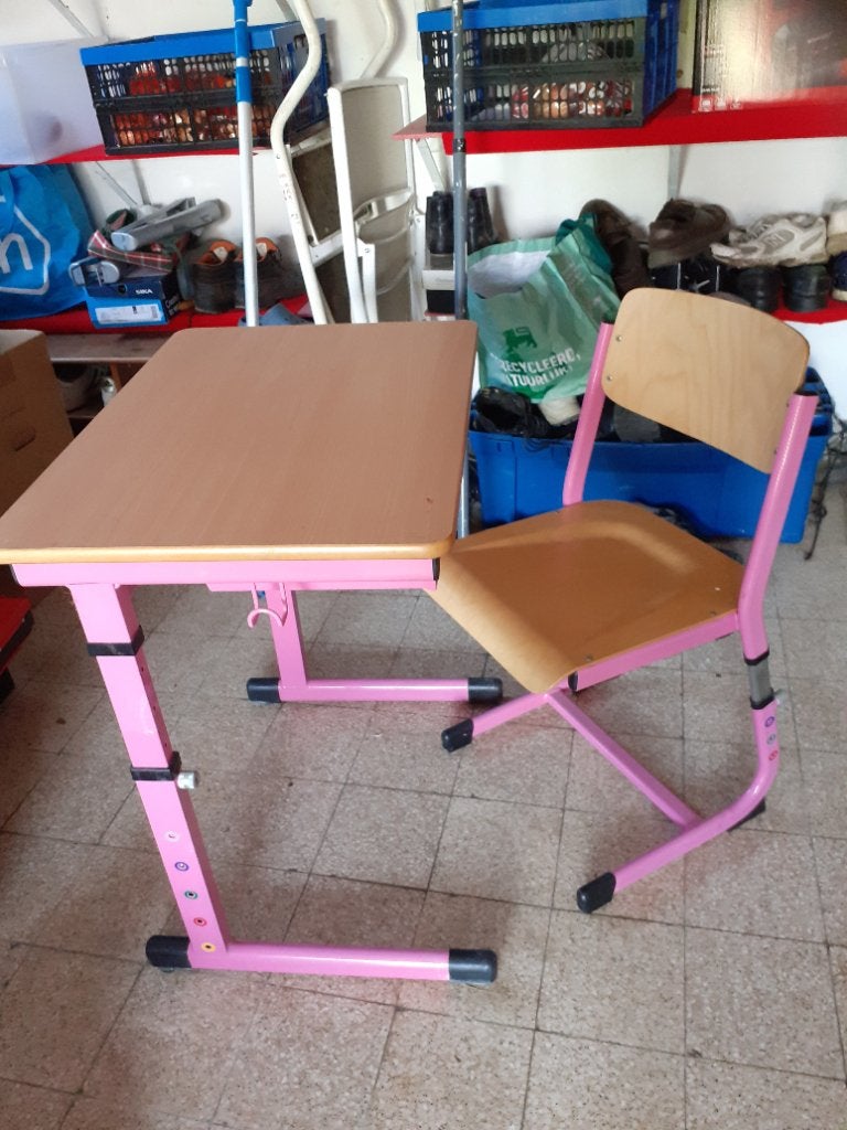 School desk en stoel, Huis en Inrichting, Ophalen, Hout, Roze, In hoogte verstelbaar