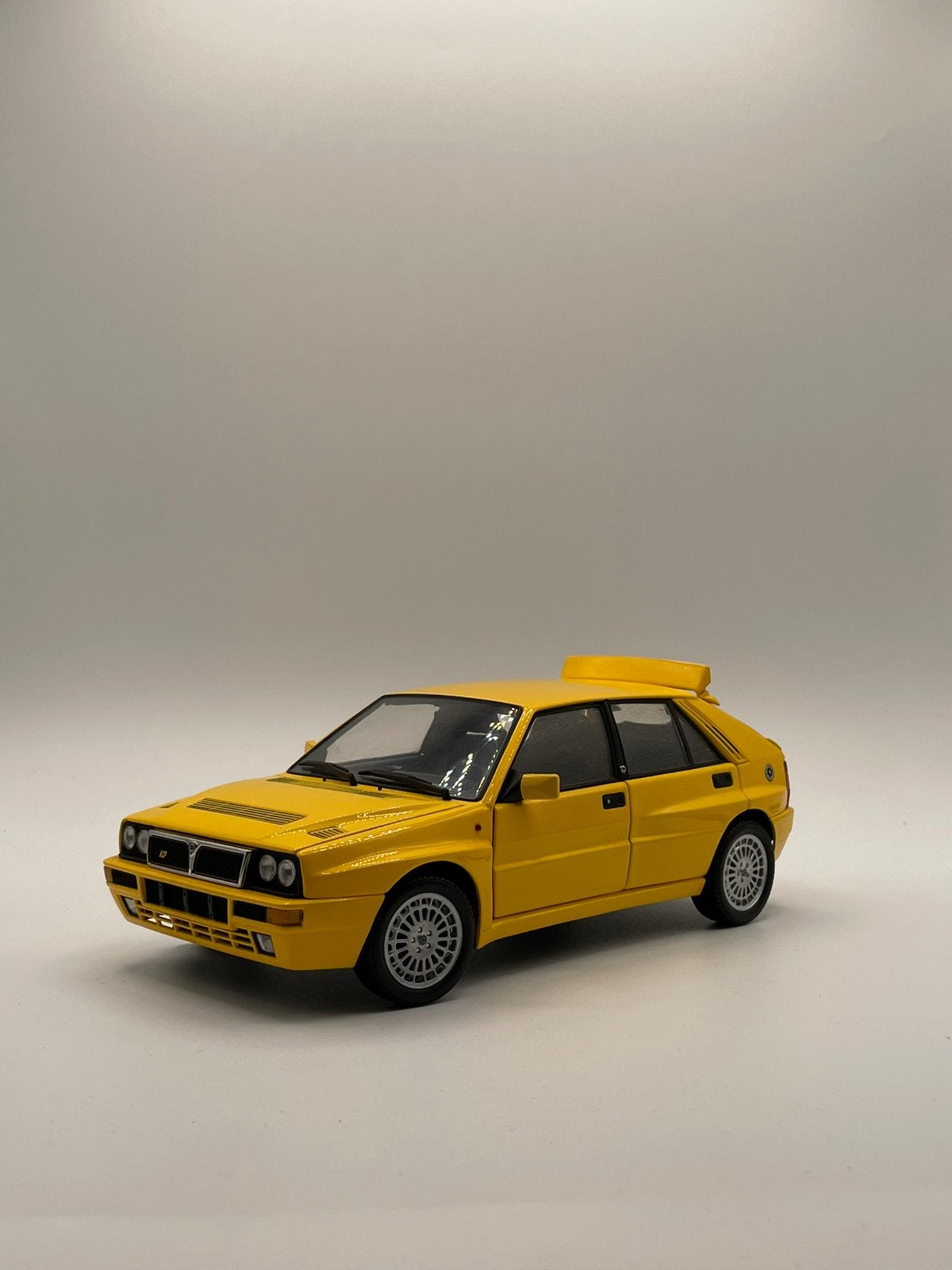 Lancia Delta HF Integral Kyosho 1/18, Enlèvement, Comme neuf, Kyosho