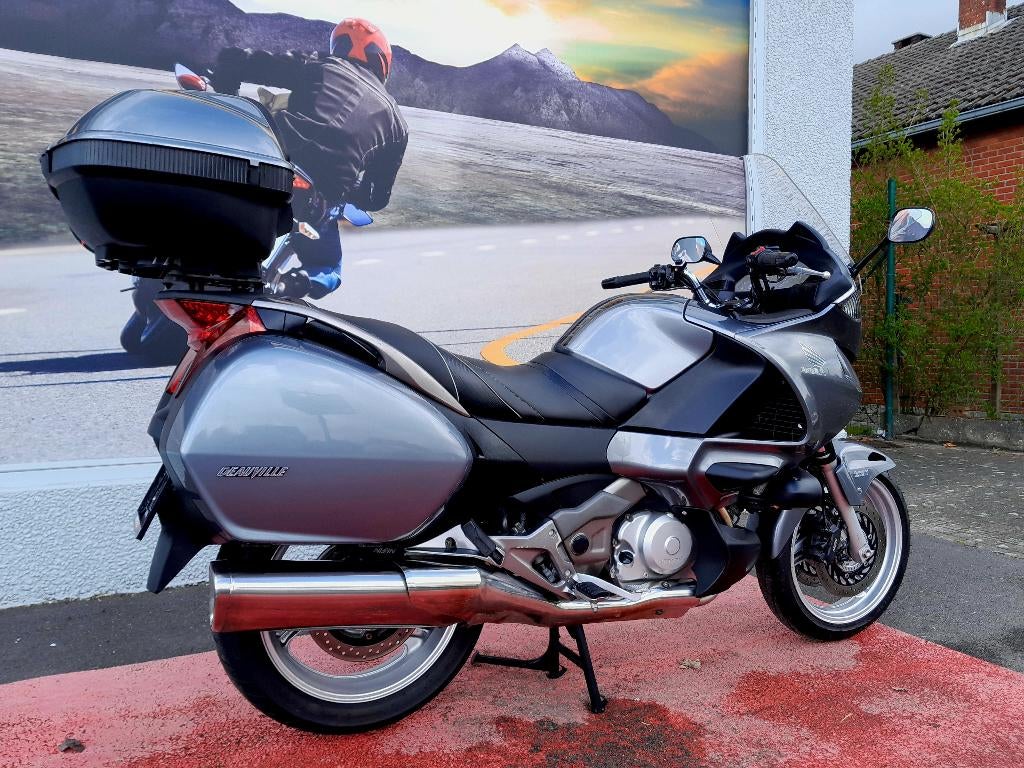 HONDA DEAUVILLE 700 ABS Garantie 1 ou 2 ans MOTOSD, Permis Moto A, Tourisme, Entreprise, Plus de 35 kW