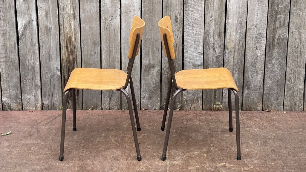 Pastelbruine kantinestoelen (160 op voorraad), Huis en Inrichting, Stoelen, Gebruikt, Bruin, Vintage kantinestoelen, Ophalen of Verzenden