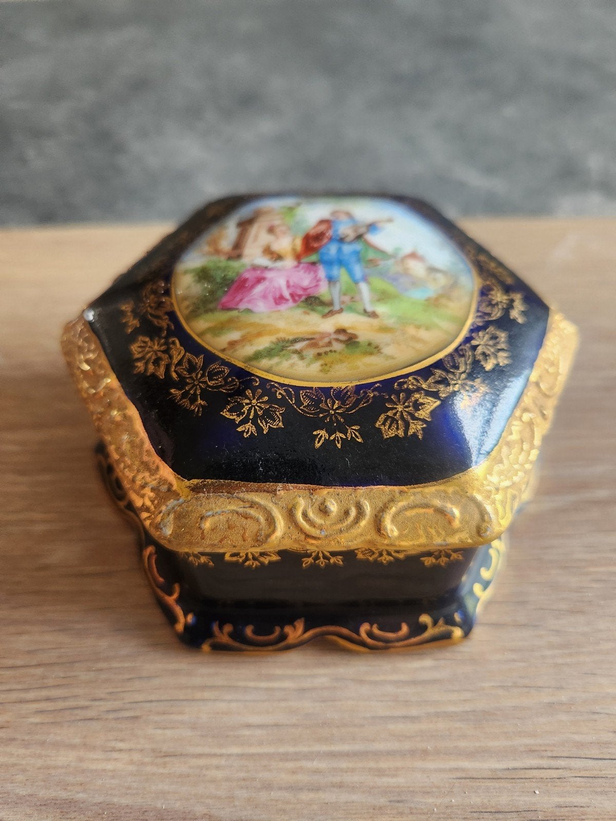 Boîte à bijoux Martinroda, Enlèvement