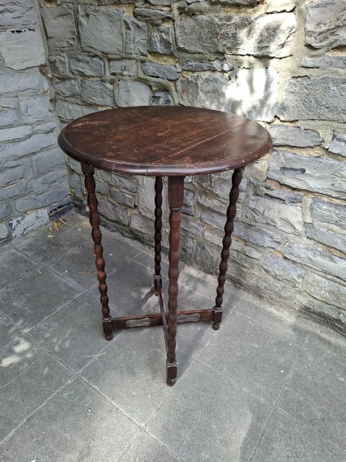 Petite table d'appoint ancienne – Pieds tournés, Enlèvement