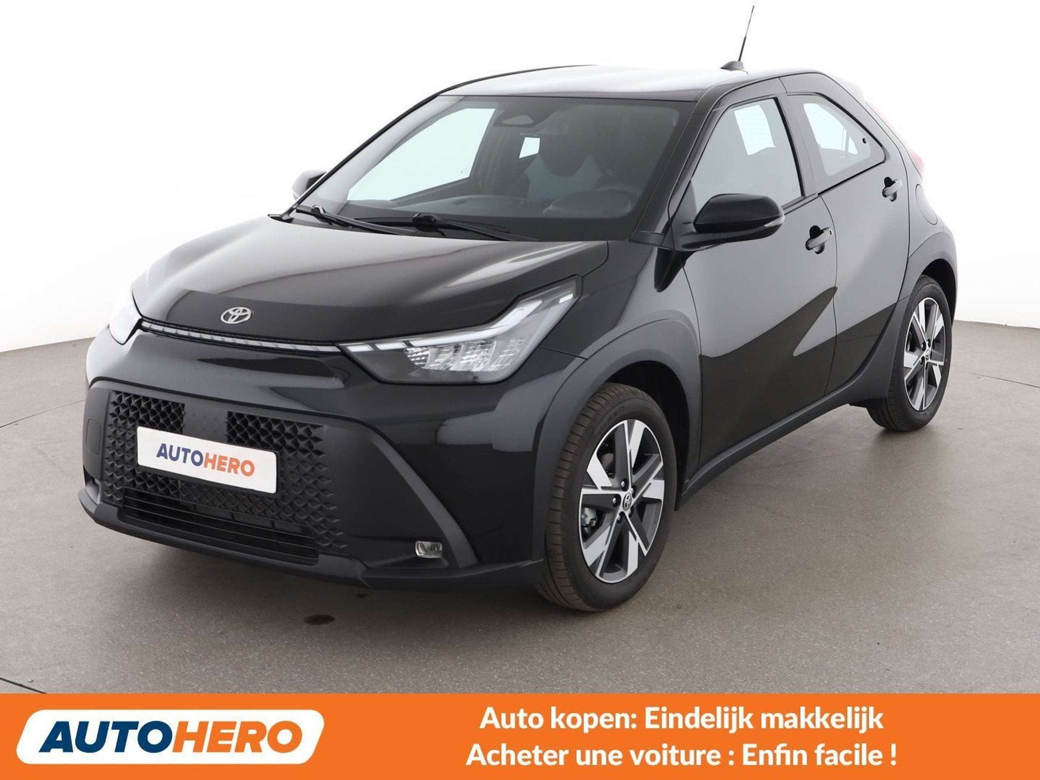 Toyota Aygo X 1.5 Hybrid Lounge (bj 2026, automaat), Auto's, Toyota, Stof, Gebruikt, Zwart, 116 pk