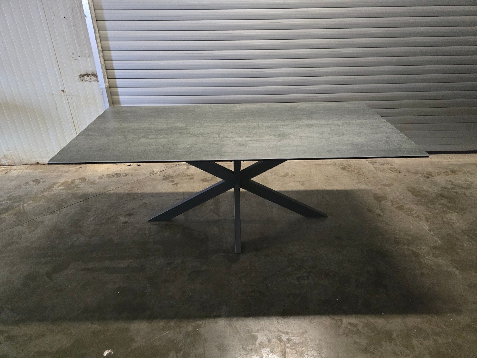 Keramische grijze tafel met spiderpoot 200x100, Huis en Inrichting, Tafels | Eettafels, Ophalen, Zo goed als nieuw