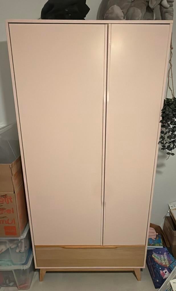 Kinder kleerkast, Enlèvement, Utilisé