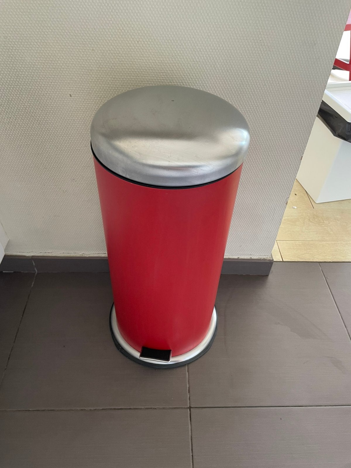 Poubelles, Enlèvement, Comme neuf