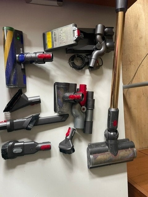 Dyson V15 stofzuiger (voor onderdelen) +  accessoires, Ophalen, Niet werkend