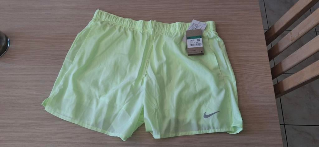 short Nike challenger, Ophalen of Verzenden, Geel