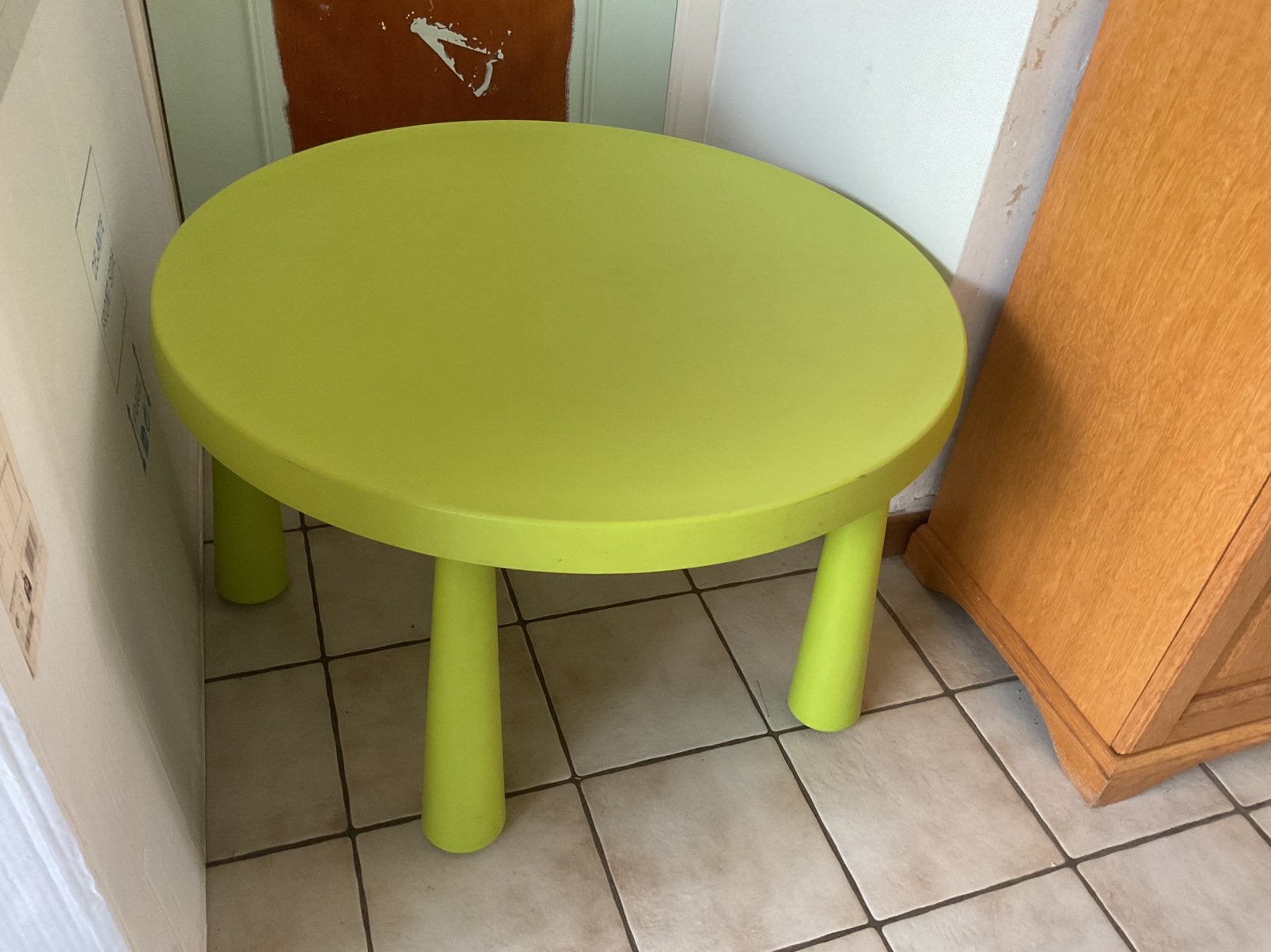 Ikea kindertafef met stoeltjes., Ophalen, Zo goed als nieuw, Stoel(en)