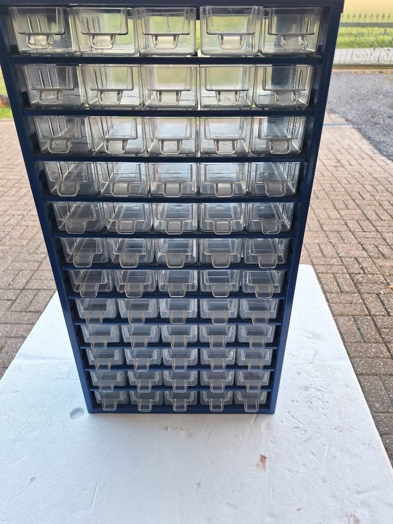 ladenkast, metaal-plastiek, 36laden, Ophalen, Overige thema's, Klaar om op te hangen, Metaal