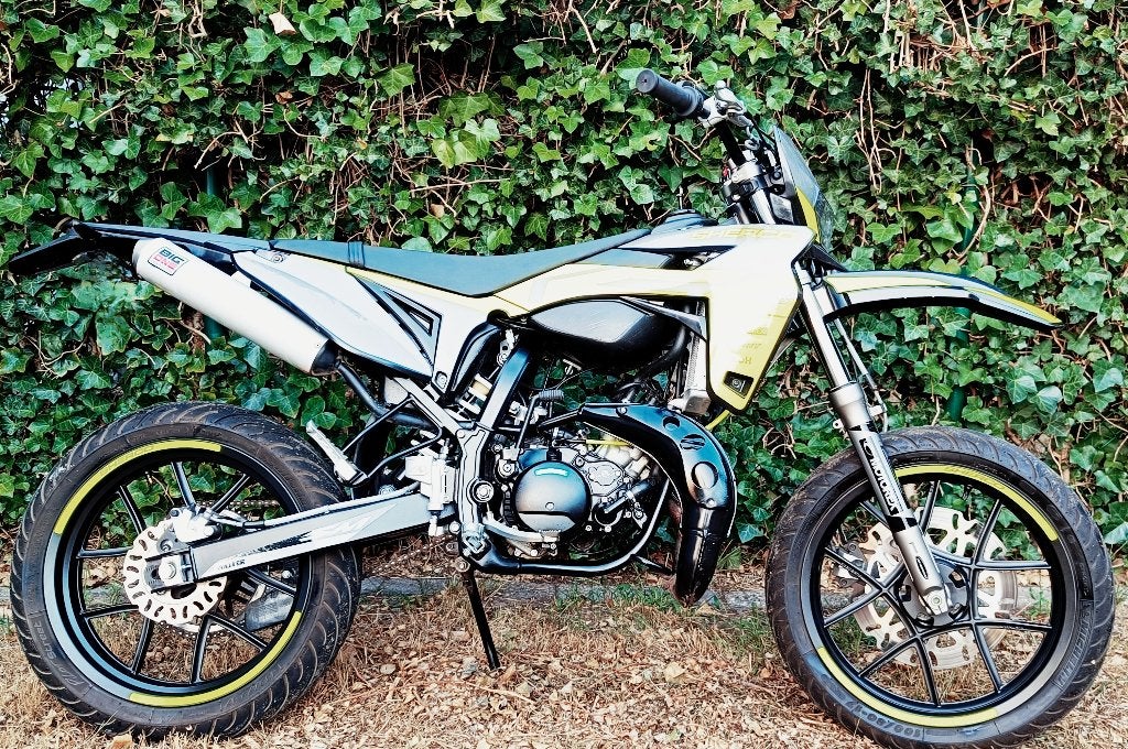Sherco SM-R 50 Silver Mod.2026, Fietsen en Brommers, 6 versnellingen, Zo goed als nieuw, 50 cc, Ophalen