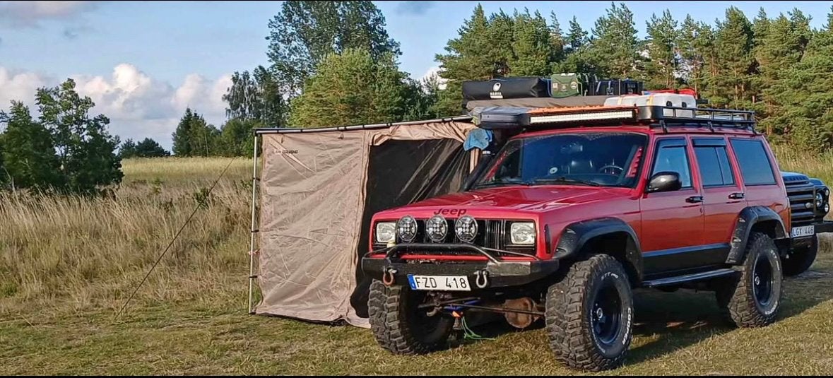 Jeep Cherokee XJ 2.5 TD Expedition Build 100% gerestaureerd, Auto's, 2500 cc, 4 deurs, Zwart, Leder