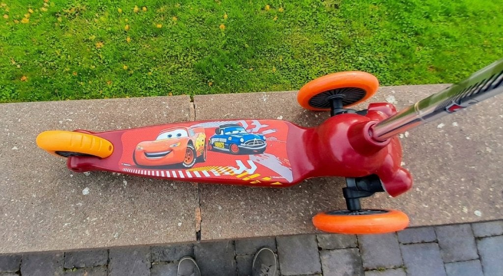 trottinette design dessin animé cars....enfant (3 roues), Enlèvement ou Envoi, Utilisé
