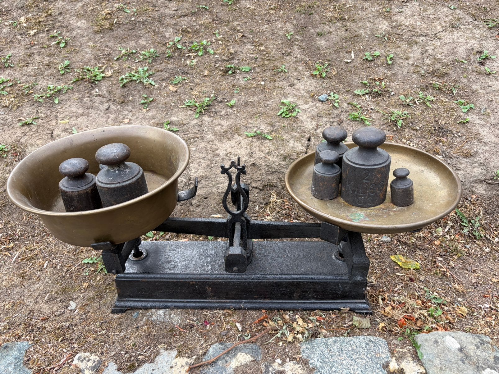 Ancienne balance, Enlèvement