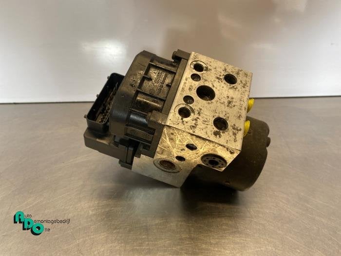ABS Pomp van een Volkswagen Passat (Passat 96-), Gebruikt, -, Volkswagen, -
