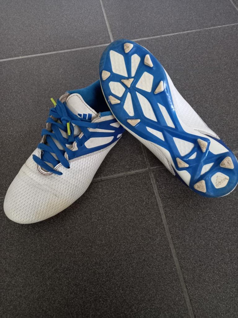 Voetbalschoenen Adidas maat 37 1/3, Sport en Fitness, Voetbal, Ophalen
