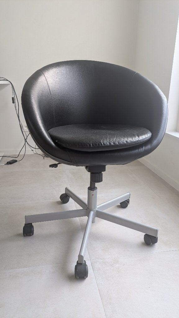 Chaise de bureau/chaise pivotante — Similicuir noir, Enlèvement, Utilisé, Noir, Chaise de bureau
