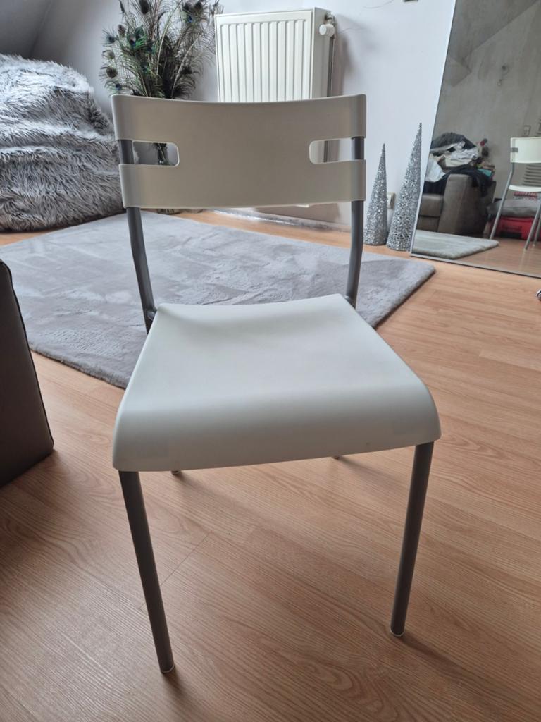 Chaise de bureau blanc/gris Ikea, Enlèvement, Une