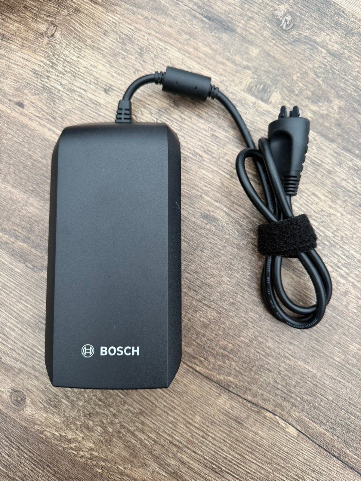 Chargeur standard Bosch 4 A, Enlèvement, Utilisé