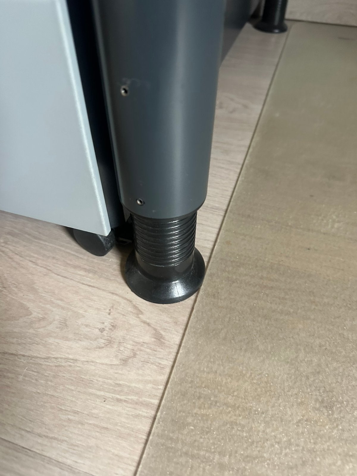 Handmatig verstelbare bureau, Huis en Inrichting, Ophalen, 120 cm, Kabelgoot, Zo goed als nieuw