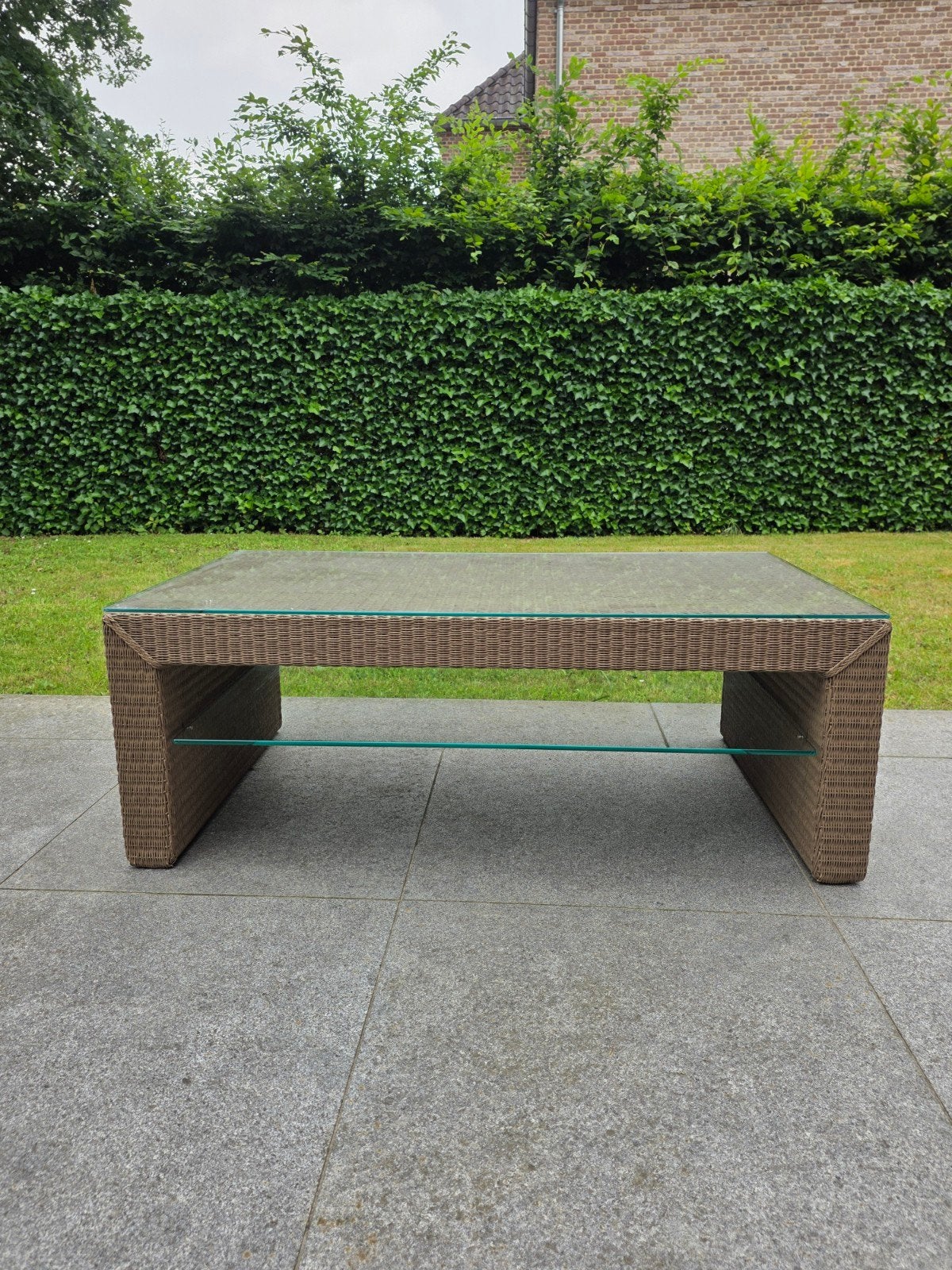 Table d'appoint Vincent Sheppard, Enlèvement