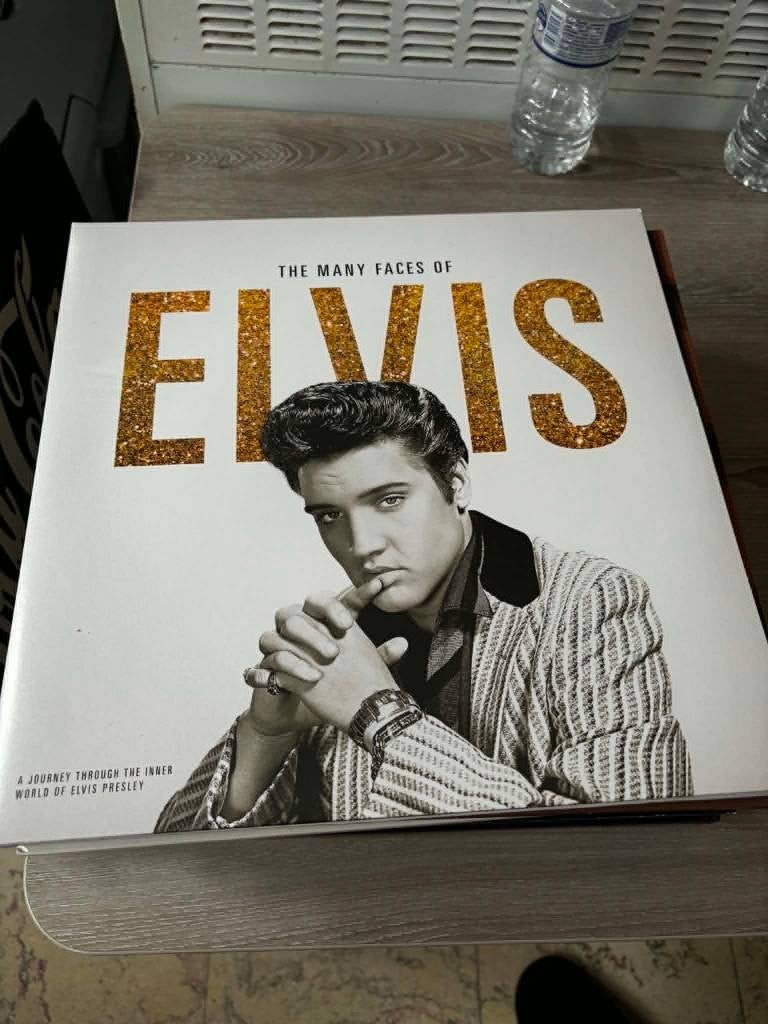 Elvis 2 lp, The many faces of Elvis on white vinyl,, Ophalen of Verzenden, 12 inch, Nieuw in verpakking, Dubbel-LP