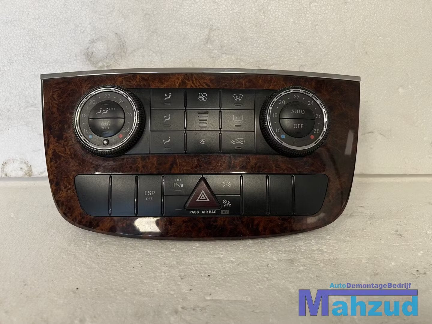 MERCEDES R-KLASSE W251 Kachel paneel middenconsole A25182042, Gebruikt, Mercedes-Benz AG, Mercedes-Benz, Mercedesstrasse 120
70372  Stuttgart, DE