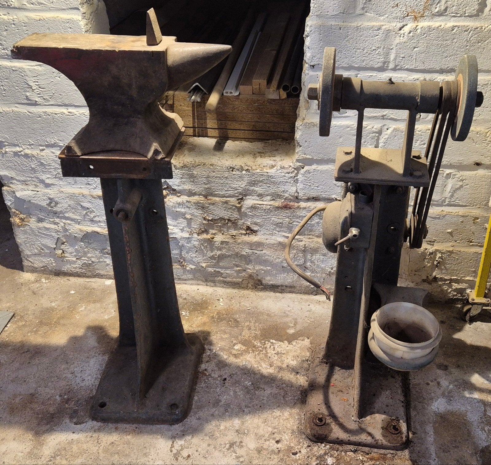 Aambeeld (50kg) en slijpmolen..., Ophalen
