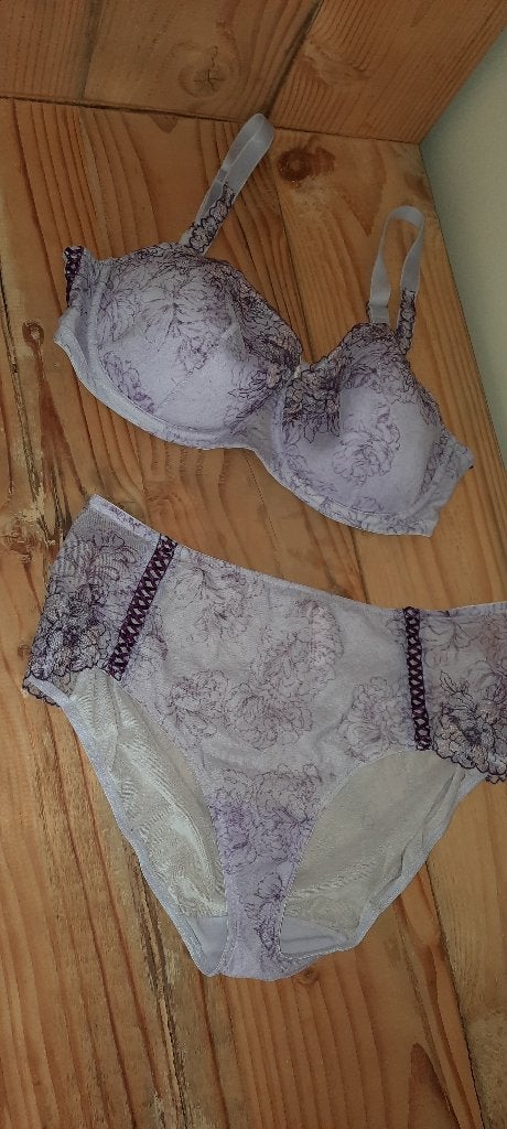 Joli ensemble de lingerie taille 42, Vêtements | Femmes, Sous-vêtements & Lingerie, Floralie by triumph, Enlèvement ou Envoi, Violet