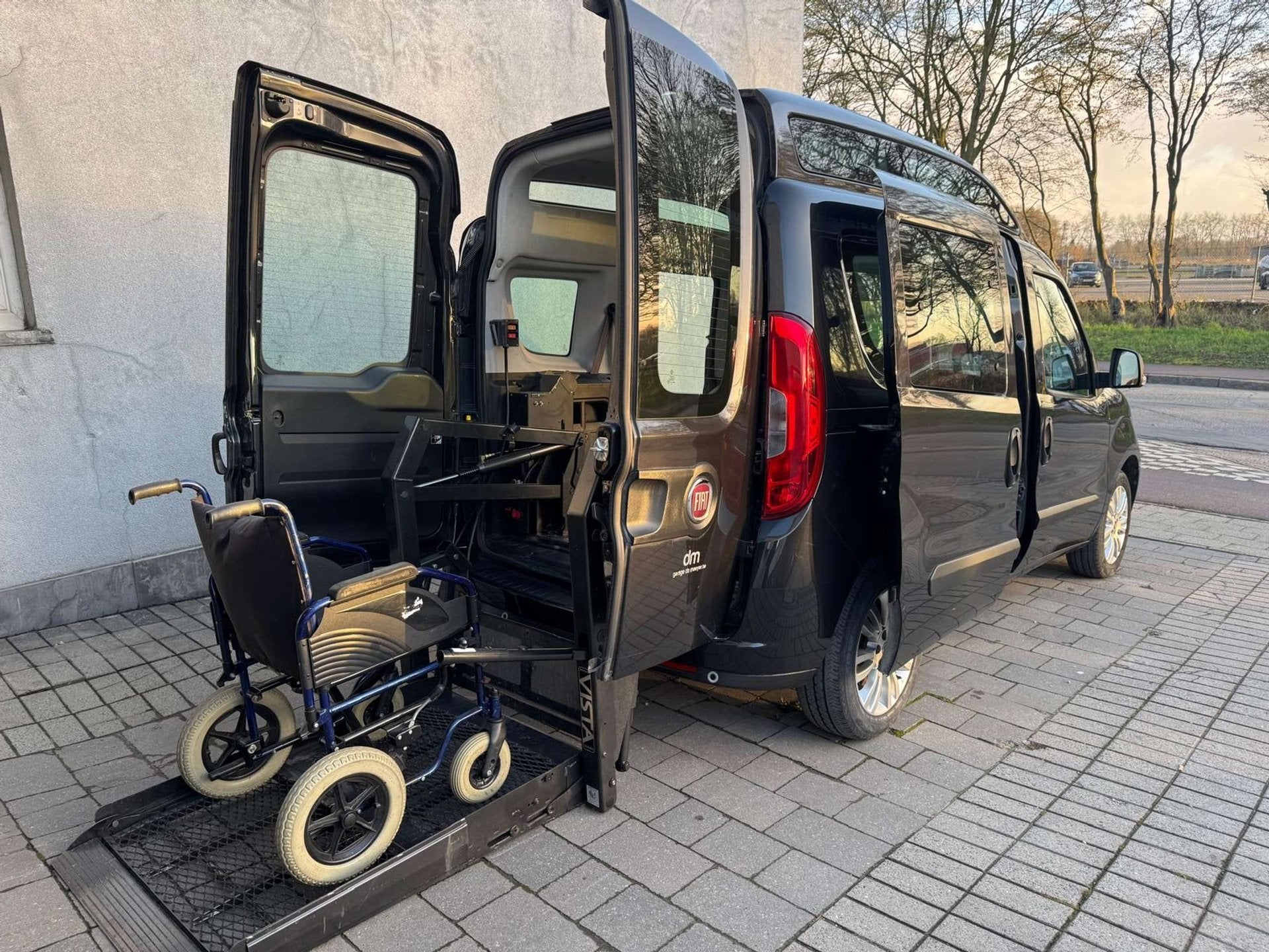 Fiat Doblo 1.4i 2017 116000 KM TPMR PMR INVALIDE VERHOOGD, Auto's, Gebruikt, 4 cilinders, 95 pk, Zwart