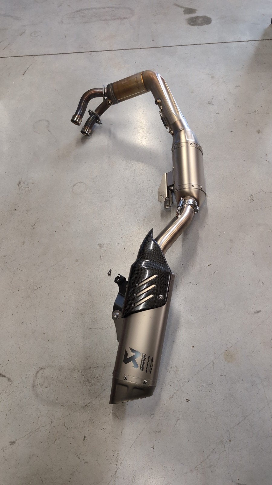 Yamaha R6 ligne Akrapovïc., Enlèvement