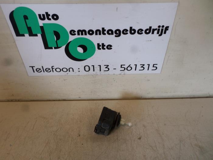 Moteur phare d'un Volkswagen Polo (Polo 99-), Volkswagen, -, 3 mois de garantie, Utilisé