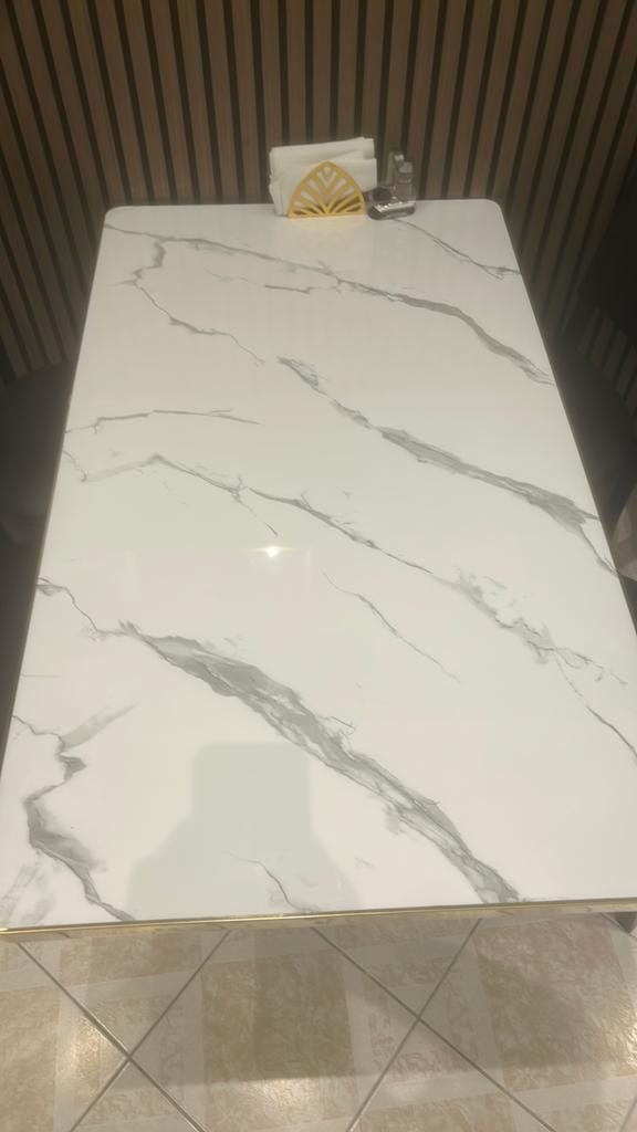 witte marmertafels met gouden rand - 120x70, Zakelijke goederen, Horeca | Meubilair en Inrichting, Ophalen, Decoratie