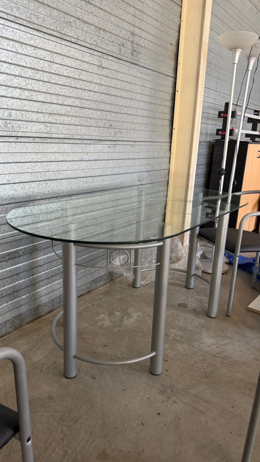 Glazen tafel met bijhorende stoelen, Ophalen, Zo goed als nieuw