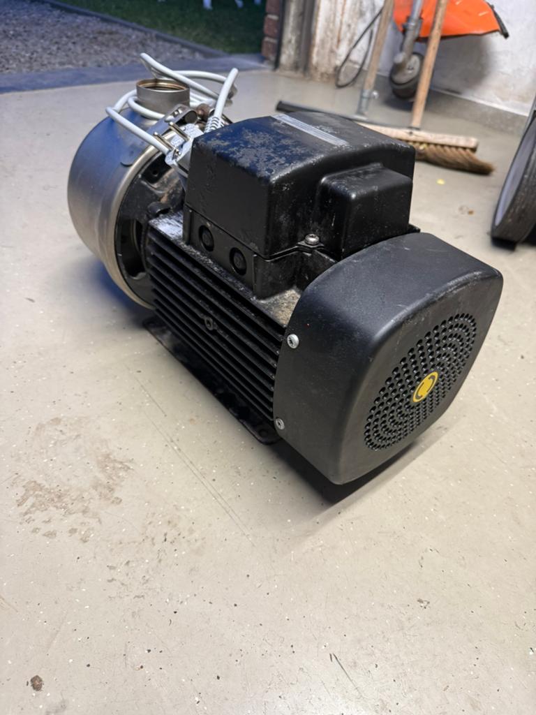 Grundfos CHI 8-30 meertraps centrifugaalpomp, Doe-het-zelf en Bouw, Ophalen, Zo goed als nieuw