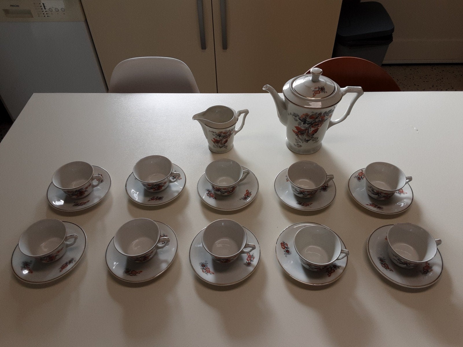 Service à café en porcelaine ( La porcelaine de Jambe), Enlèvement