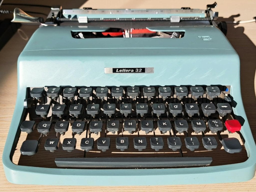 Olivetti Lettera 32 bleue avec housse, notice et accessoires, Enlèvement, Utilisé