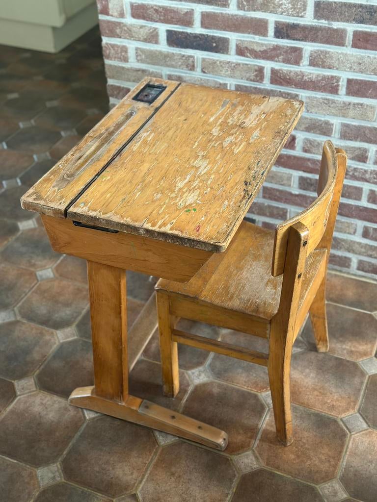 Mooie oude schoolbank, Enlèvement