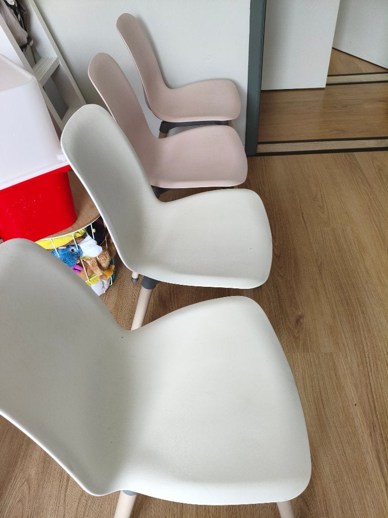 Ensemble de 4 chaises modernes roses et crème, Maison & Meubles, Chaises, Utilisé, Quatre, Synthétique, Autres couleurs, Enlèvement