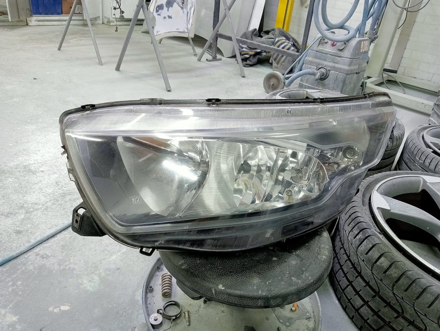 Koplamp-links van een Iveco New Daily, -, Utilisé, Autres marques automobiles, -