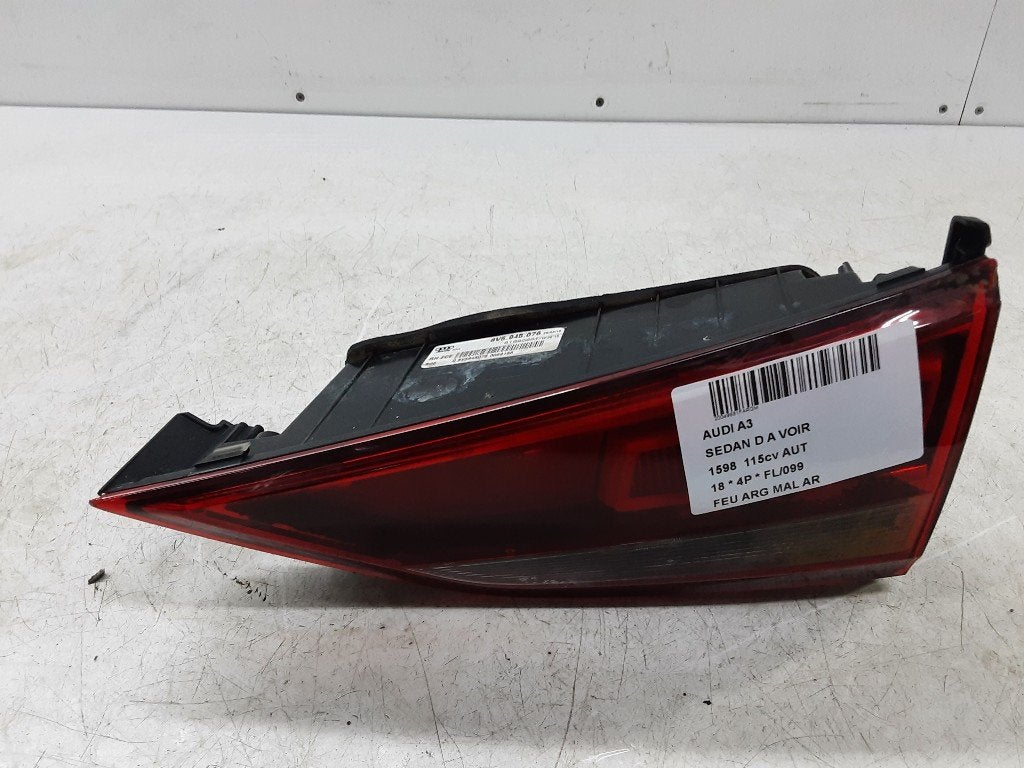 ACHTERLICHT LINKS ACHTERKLEP Audi A3 Limousine (8VS / 8VM), Gebruikt, Mevr. I. Hauben, Audi, Rue de l'Espoir 34 34
4030  GRIVEGNÉE, BE