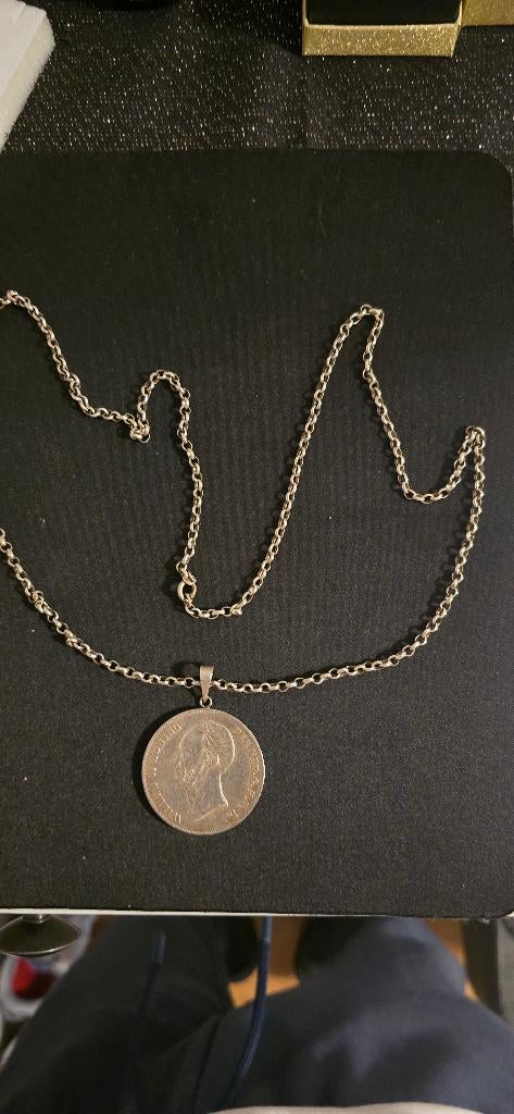 Muntenketting met zilveren schakels, Enlèvement, Argent