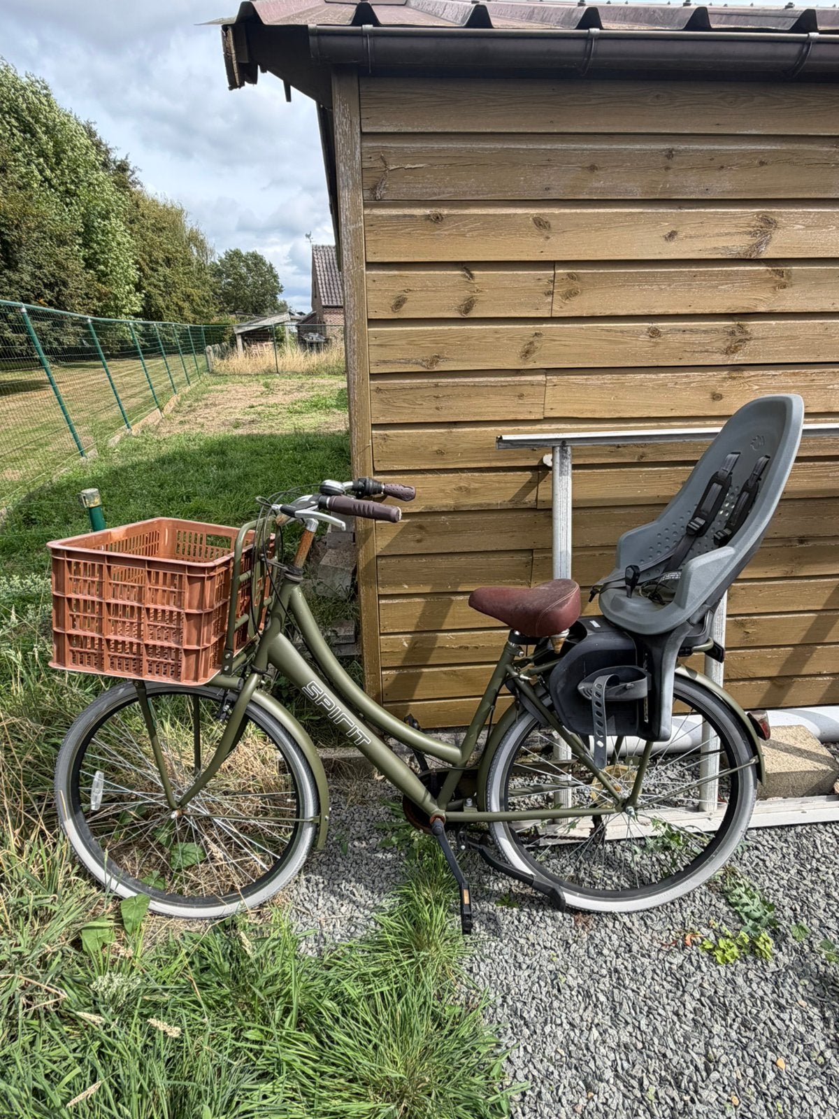 Damesfiets spirit + kinderzit thule, Fietsen en Brommers, Ophalen, Zo goed als nieuw