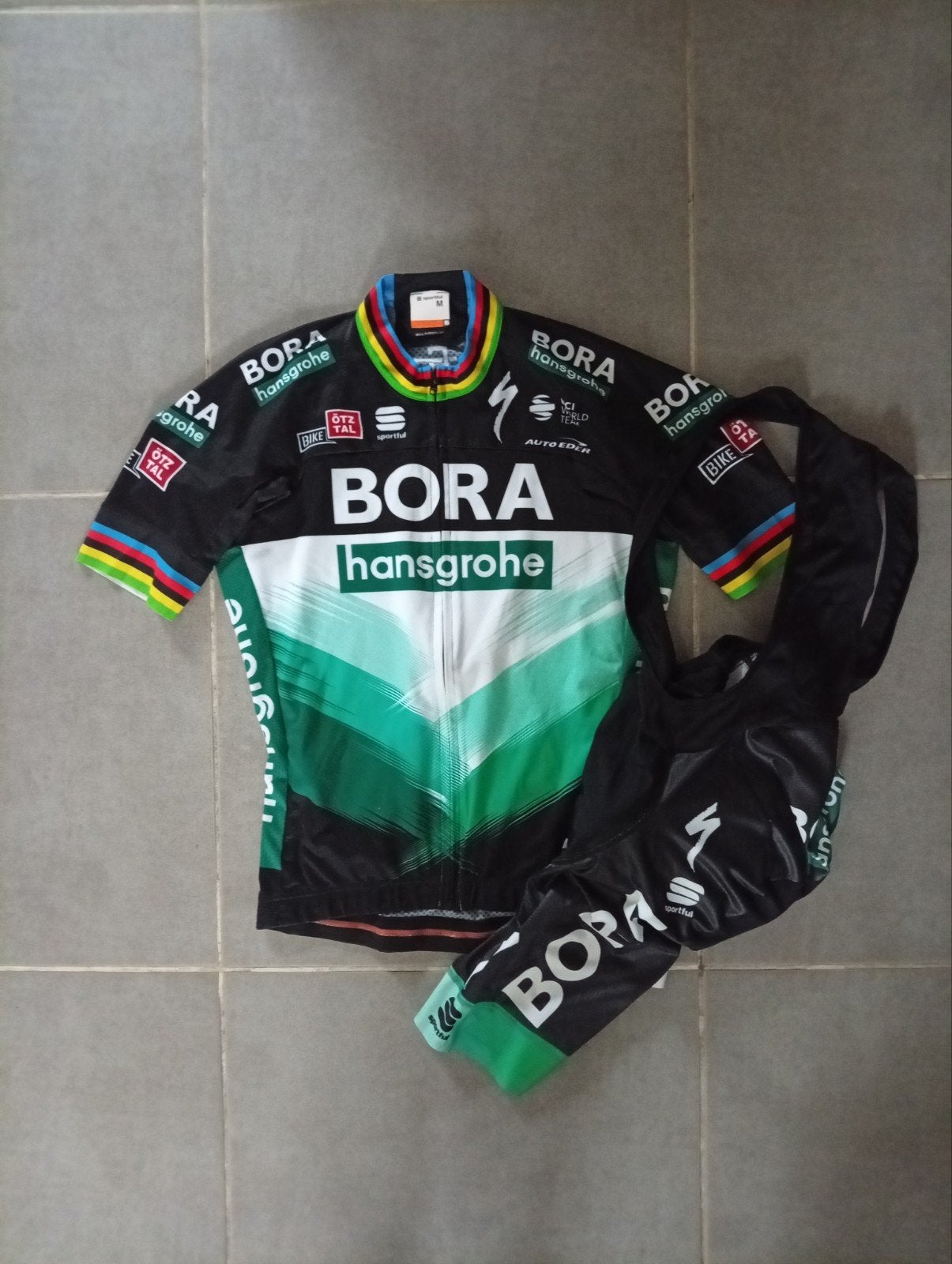 wielertrui en broek Bora Hansgrohe, Fietsen en Brommers, Ophalen of Verzenden, M